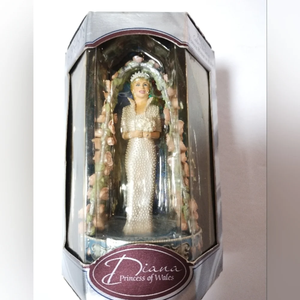 1998 Princess Diana Figurine Christmas Ornament Carlton Cards Heirloom NIB